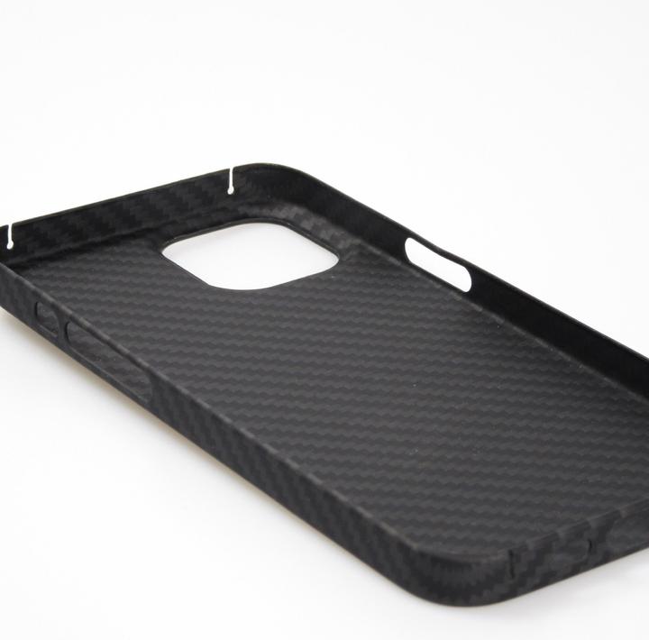 Actual product image Carbomile Coque case de protection en fibre de carbone aramide véritable (Apple iPhone 15 Plus)