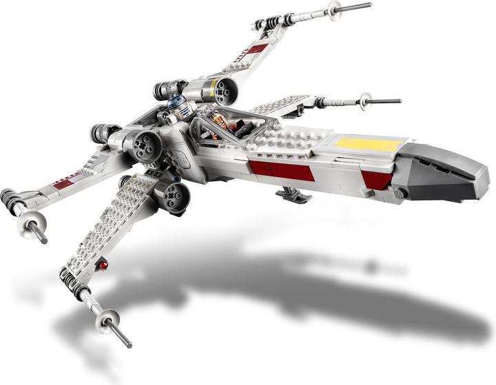 Actual product image LEGO Luke Skywalker's X-Wing Fighter (75301, LEGO Star Wars)