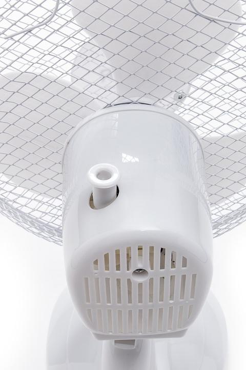 Produktbild Adler Tischventilator Durchmesser 23cm weiss/35 Watt, Schutzgitter (56 dB)