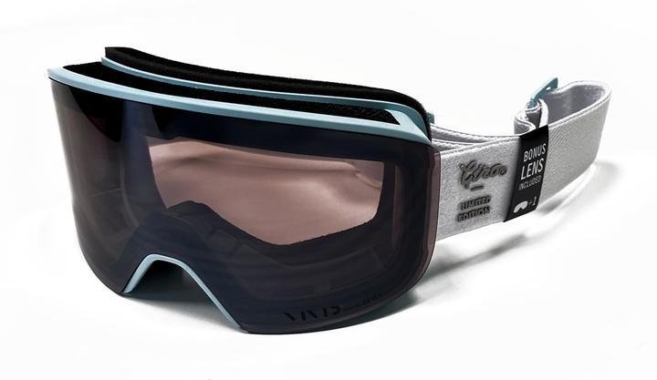 Actual product image Giro Axis Vivid