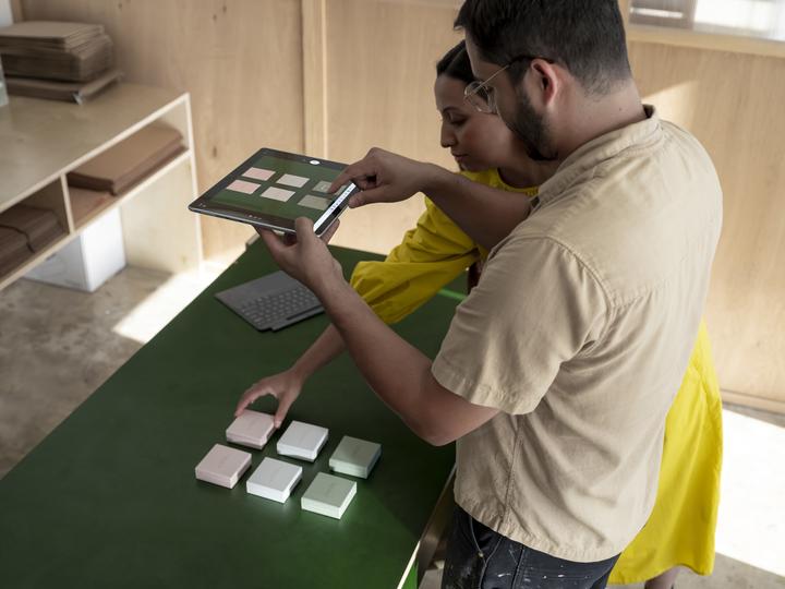 Produktbild Microsoft Surface Pro X (13", Microsoft SQ1, 8 GB, 256 GB)