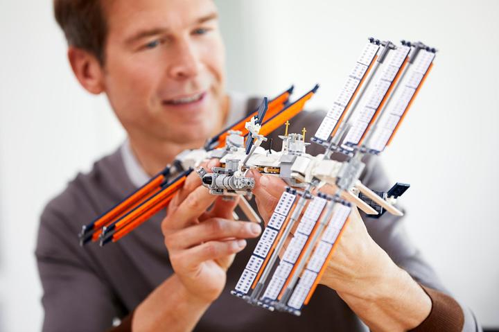 Immagine prodotto LEGO Stazione spaziale internazionale (21321, LEGO Ideas, Set LEGO rari)