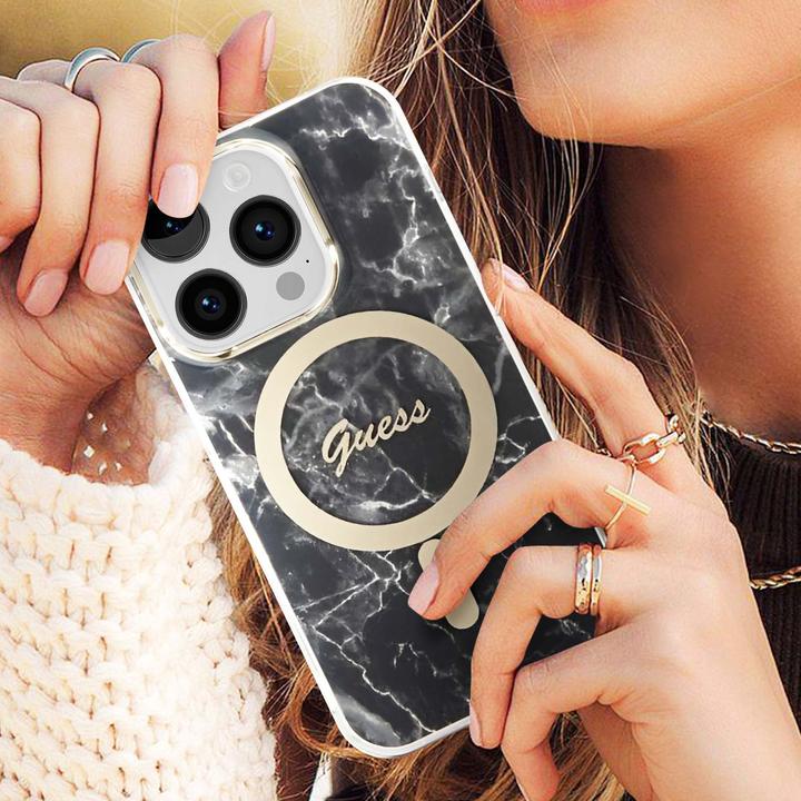 Actual product image Guess Zestaw GUBPP14LHMEACSK Case+ Charger iPhone 14 Pro 6.1" czarny/black hard case Marble MagSafe (Apple iPhone 14 Pro)