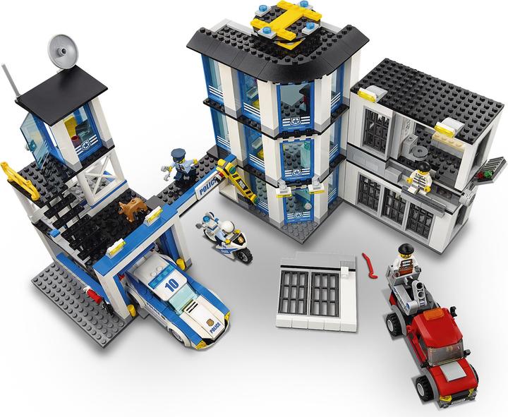 Actual product image LEGO Police station (60141, LEGO City)