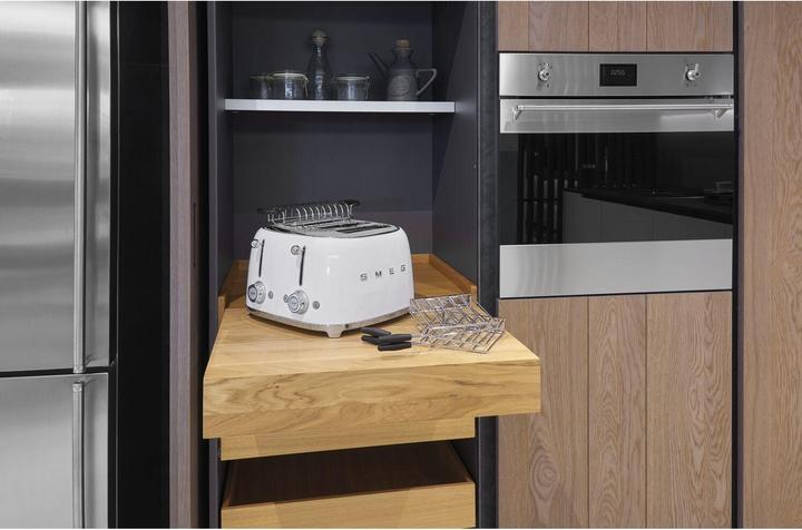 Actual product image Smeg 50's Style 4 Slices