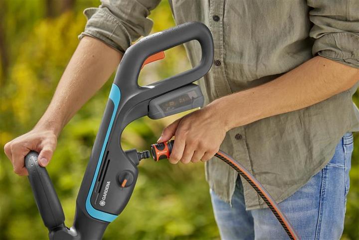 Actual product image Gardena Cordless multi-cleaner Aqua Brush Universal 04/18V P4A solo (Rechargeable battery operated)