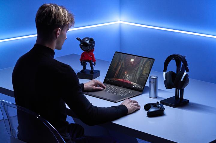 Immagine prodotto ASUS ROG Strix Scar 18 (18", Intel Core i9-14900HX, 32 GB, 2000 GB, DE)