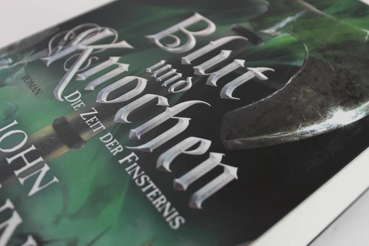 Actual product image Die Zeit der Finsternis - Blut und Knochen 3 (German, John Gwynne, 2021)