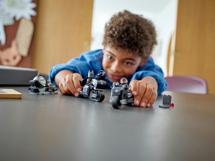 Image du produit LEGO Batman et Selina Kyle : course-poursuite à moto (76179, LEGO DC)