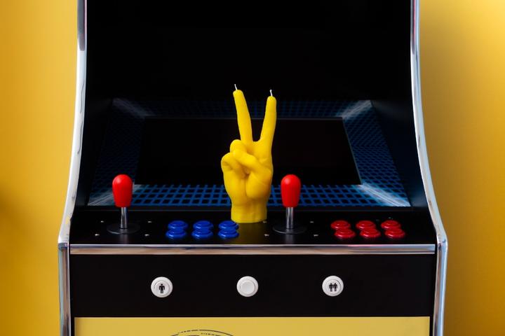 Actual product image Candle Hand Victory (1 pcs.)
