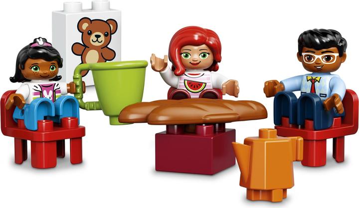 Actual product image LEGO family house (10835)