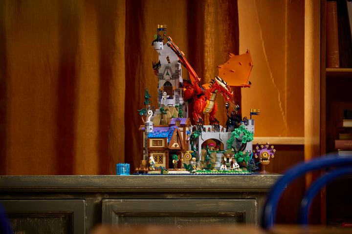 Image du produit LEGO 21348 Dungeons & Dragons : La Saga du Dragon Rouge (21348, LEGO Ideas, LEGO difficiles à trouver)