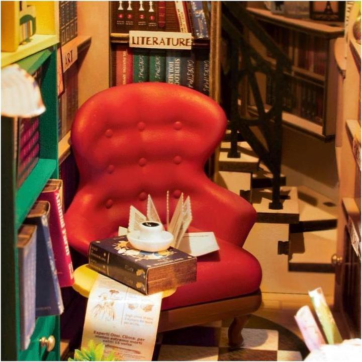 Actual product image Robotime Model kit 'Bookstore'