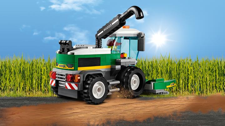 Actual product image LEGO Harvester Transport (60223, LEGO City)