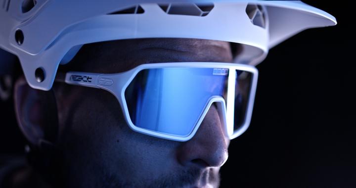 Image du produit React Rev (Bleu-noir, Onyx, Ruby, Bleu, Ambre)