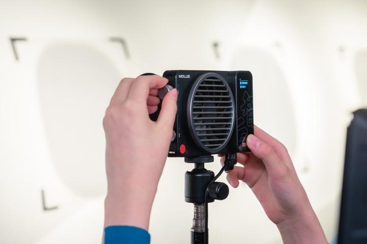 Actual product image Zhiyun Molus X100 (Further permanent lights)
