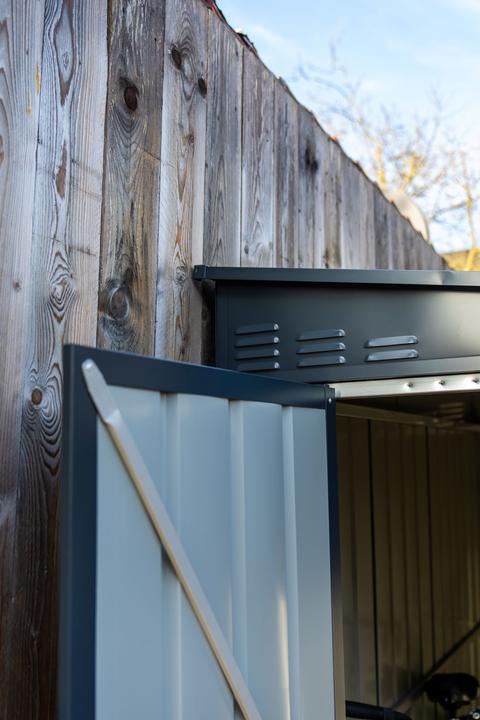 Actual product image Globel Metal tool shed wall ornament