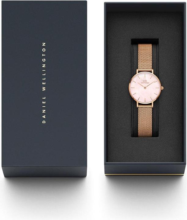 Actual product image Daniel Wellington Classic Petite Melrose Pearl (32 mm) (Analogue wristwatch, 32 mm)