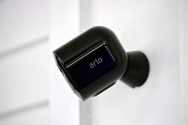 Actual product image Arlo Ultra VMS5240B set of 2 (3840 x 2160 pixels)