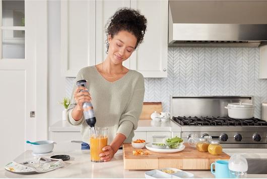 Immagine prodotto Black & Decker Frullatore a mano senza fili Kitchen Wand™ da 7,2 V, grigio