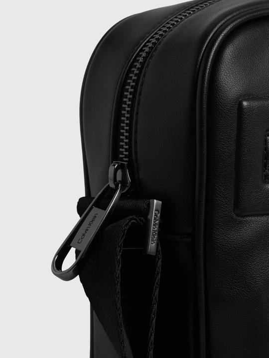 Actual product image MGA Na (49% POLYURETHANE, 51% RECYCLED POLYESTER)