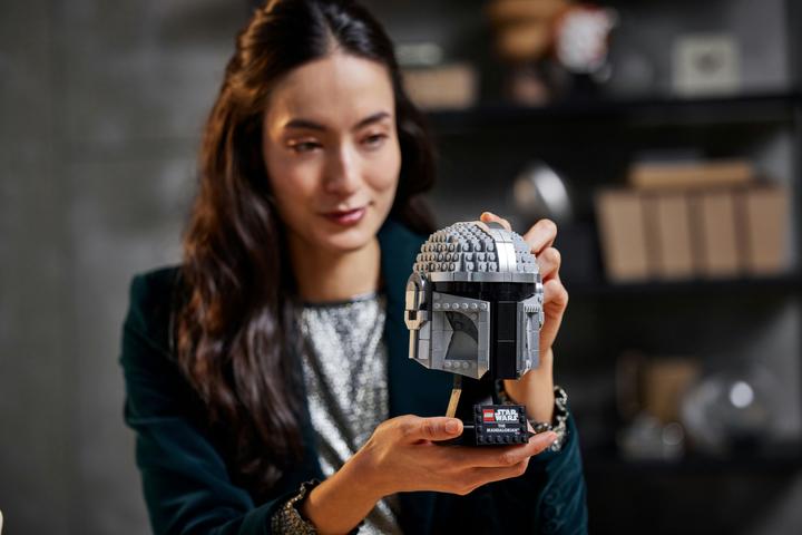 Actual product image LEGO Mandalorian helmet (75328, LEGO Star Wars)