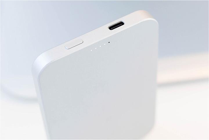 Actual product image Andi be free MagCharger (5000 mAh, 15 W, 18.50 Wh)