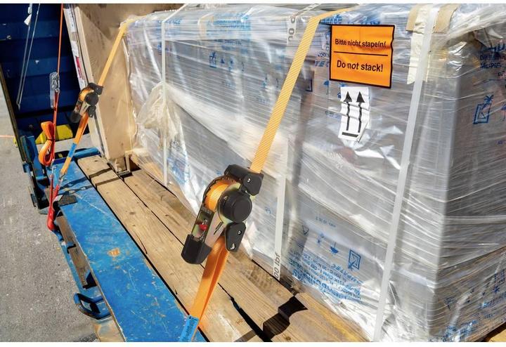 Actual product image Toolcraft TO-8689779 Self-retracting tensioning strap Tensile force LC tie-down lashing (single
