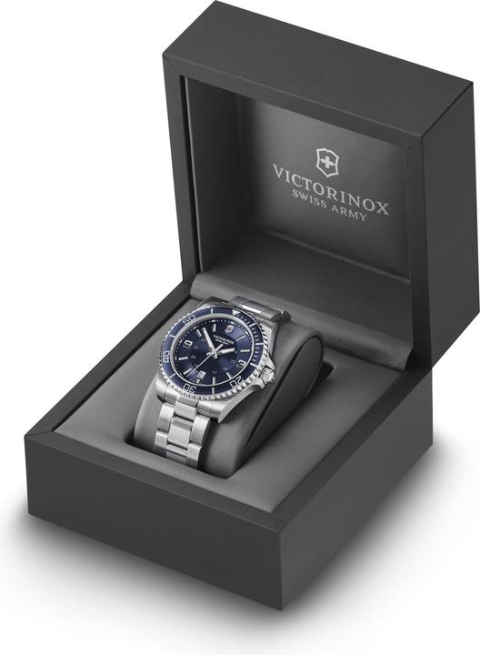 Immagine prodotto Victorinox Maverick, Orologio subacqueo, Orologio da uomo, 43 cm, Quadrante blu, Bracciale in acciaio, Argento (Orologio sub, 43 mm)