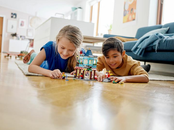 Produktbild LEGO Spielzeugladen im Stadthaus (31105, LEGO Creator Expert)