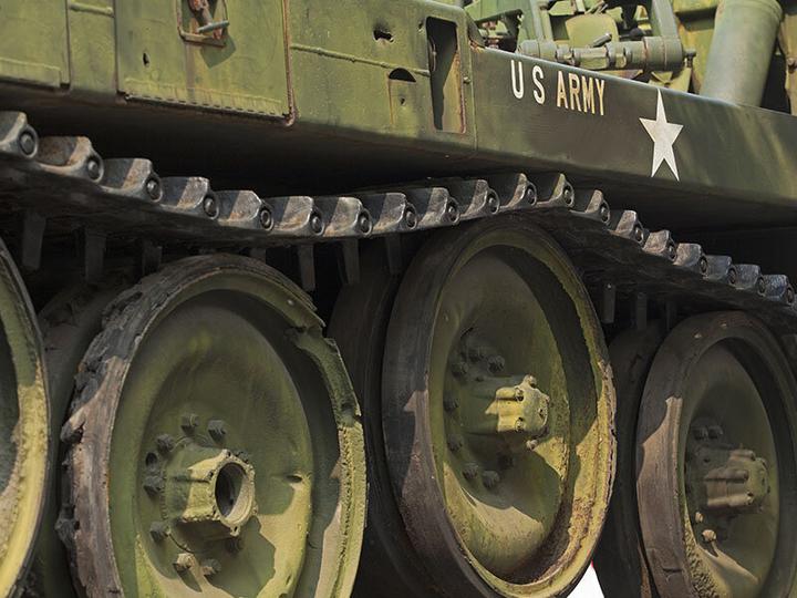 Produktbild Smartbox Apokas Paintball Park: Fahren eines Panzers aus dem Kalten Krieg (1 Pers.)