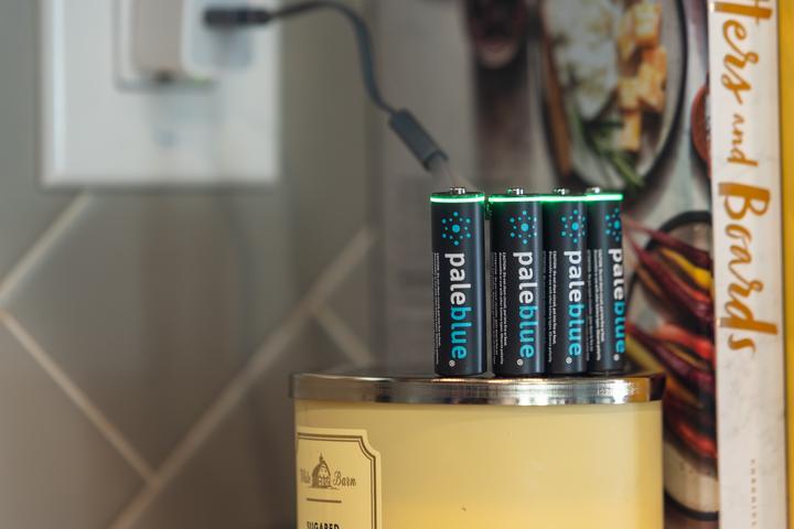 Image du produit Pale Blue AA USB-C (4 pcs, AA, 1700 mAh)