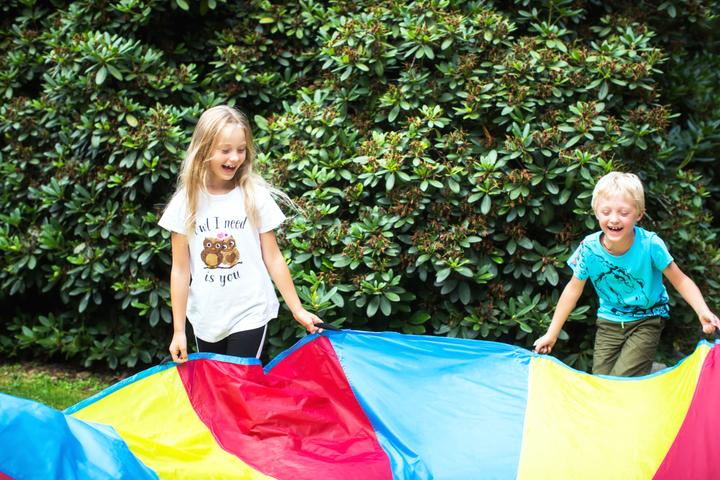 Produktbild Knorrtoys Schwungtuch - "Up and down"/inkl. 25 balls, Ø ca. 305 cm, 12 Griffe