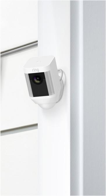 Actual product image Ring Spotlight Cam Battery (1920 x 1080 Pixels)