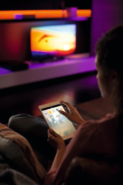 Produktbild Philips Hue Lightstrip Plus (RGBW, 200 cm, Indoor)