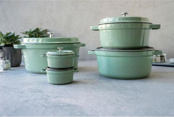 Image du produit Staub Cocotte 26 cm, ronde, sauge, fonte (26 cm, Cocotte + faitout, Fonte)