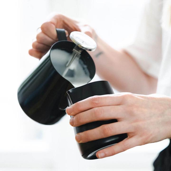 Actual product image Rhinowares Rhino Coffee Gear Stealth Milk Jug - Pitcher Juodas 950 ml (0.95 l)