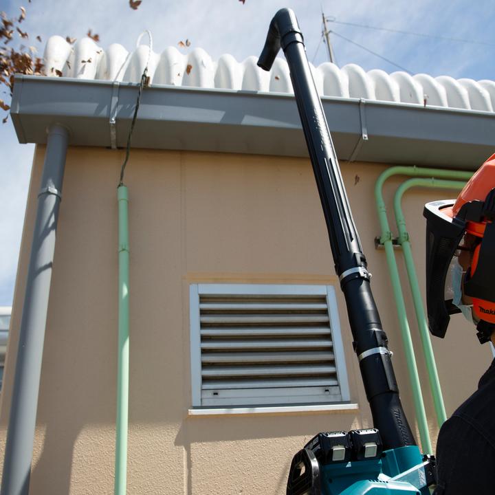Image du produit Makita Kit de nettoyage de gouttières (Aspirateur + souffleur de feuilles, Support pour machines de jardinage)