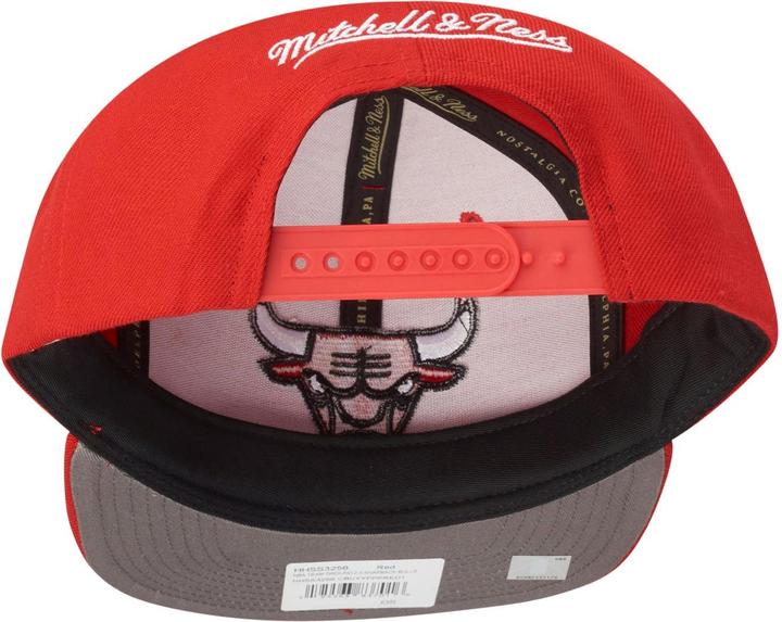 Actual product image Mitchell & Ness NBA Chicago Bulls Team Ground 2.0 Snapback Cap (One size)