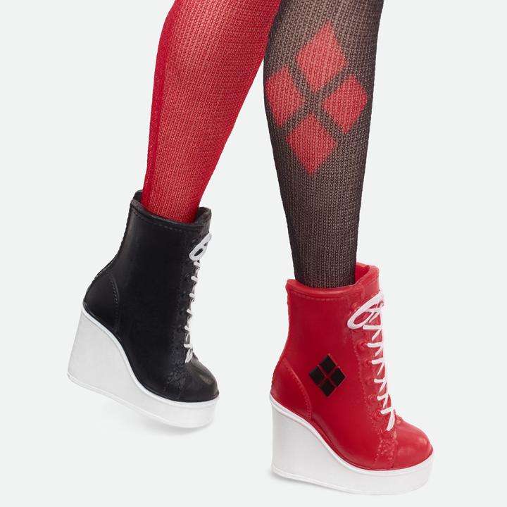 Productafbeelding Barbie Signature Harley Quinn Sammlerpuppe mit beweglichem Körper, ikonischem Outfit und Schlägel