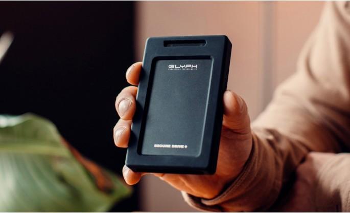 Produktbild Glyph SecureDrive+ Bluetooth, 2TB Encrypted HDD Drive with Bluetooth, Bus-powered, USB 3.2 Gen1, USB-C & T (2 TB)
