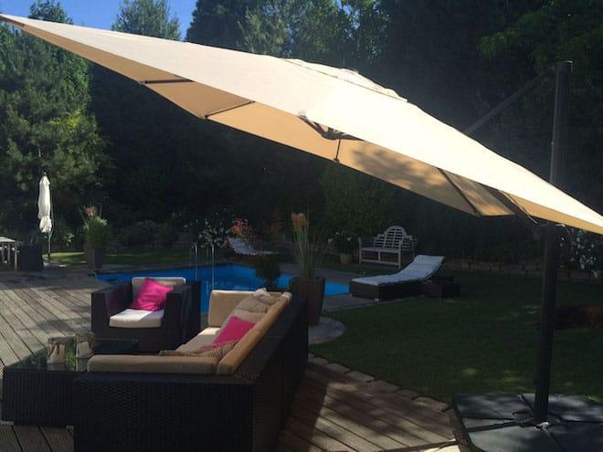 Immagine prodotto Swisshandel24 Ombrello semaforo gastronomico, parasole, 3x3m (Ø4,24m) poliestere/alluminio 23kg - antracite con