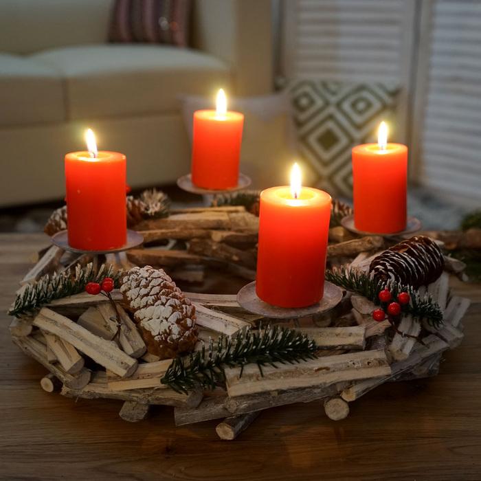 Image du produit Swisshandel24 Couronne de l'Avent ronde, décoration de table de Noël, bois ø 40cm blanc-gris - avec bougies, rouge