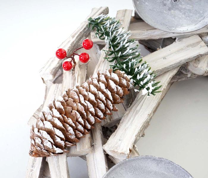 Image du produit Swisshandel24 Couronne de l'Avent ronde, décoration de table de Noël, bois ø 40cm blanc-gris - avec bougies, rouge