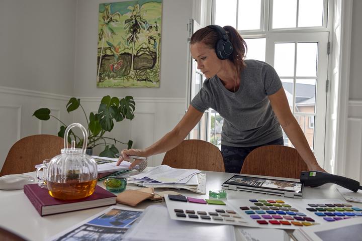 Actual product image Poly Voyager Surround 80 (Wireless, USB-C)