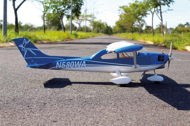 Immagine prodotto Seagull Models SG-Models ) Cessna 182 Turbo Skyline ARF 1,75m 69" 40-46 blu/bianco (Motore multiplo)