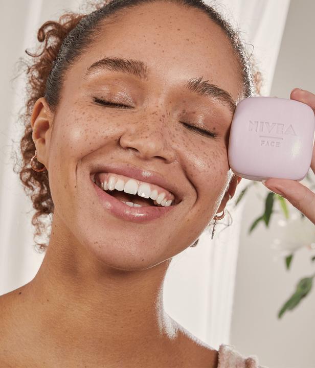 Actual product image NIVEA Magic Bar Radiant (Soap)