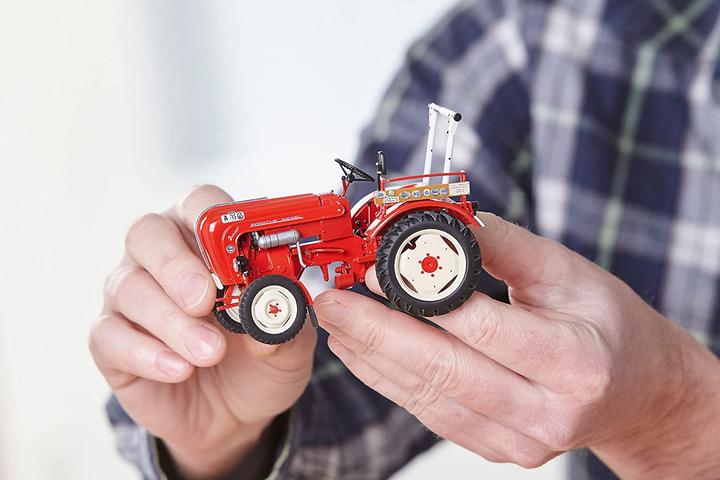 Produktbild Revell 1:24 Porsche Junior 108 - Farming Simulator Edition