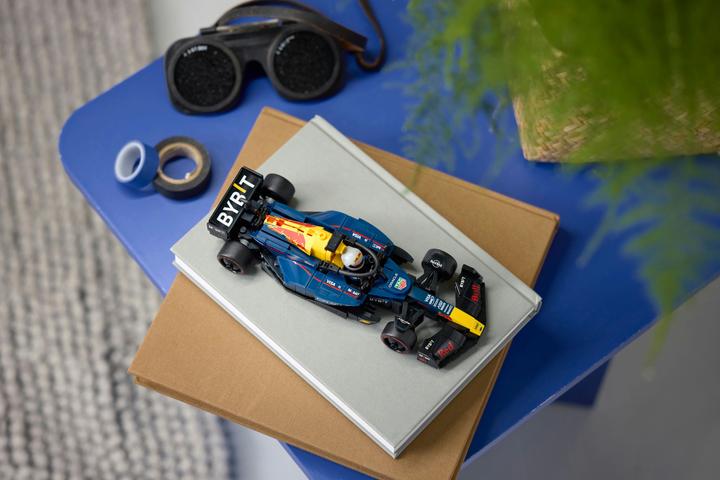 Productafbeelding LEGO Oracle Red Bull Racing RB20 F1 Rennauto (77243, LEGO Snelheidskampioenen)
