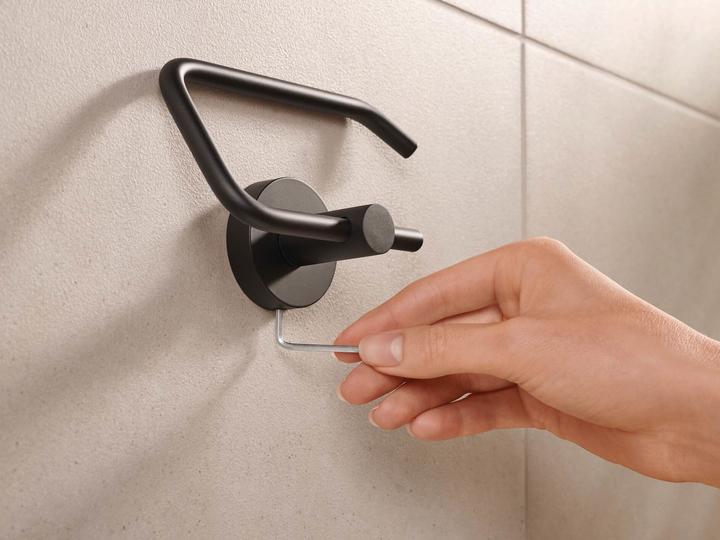 Image du produit tesa MOON BLACK Support de rouleau de papier toilette avec solution adhésive sans perçage